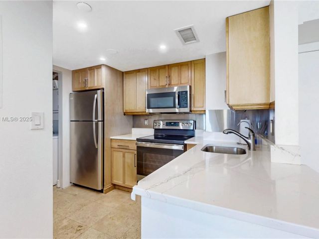 1-bedroom condo for sale in Miami - 770 Claughton Island Dr 1012 - MondialRealty
