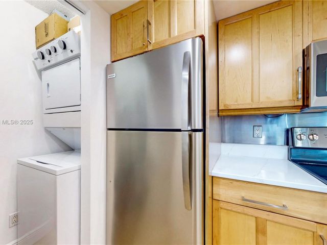1-bedroom condo for sale in Miami - 770 Claughton Island Dr 1012 - MondialRealty