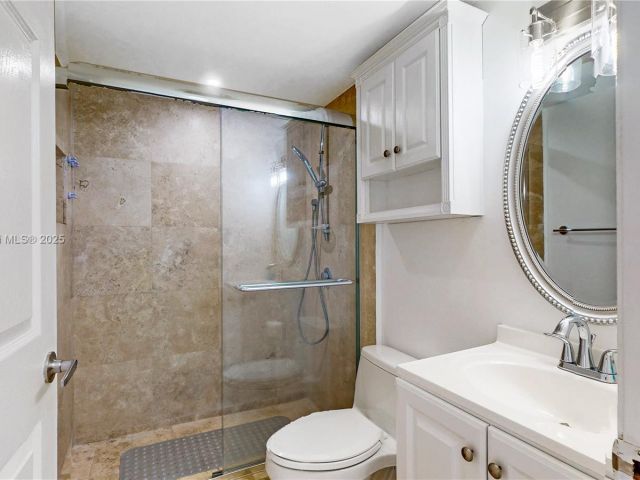 1-bedroom condo for sale in Miami - 770 Claughton Island Dr 1012 - MondialRealty