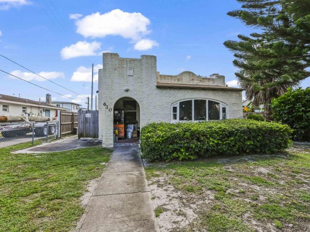 Home for sale at 610 32nd Street - photo 6637150