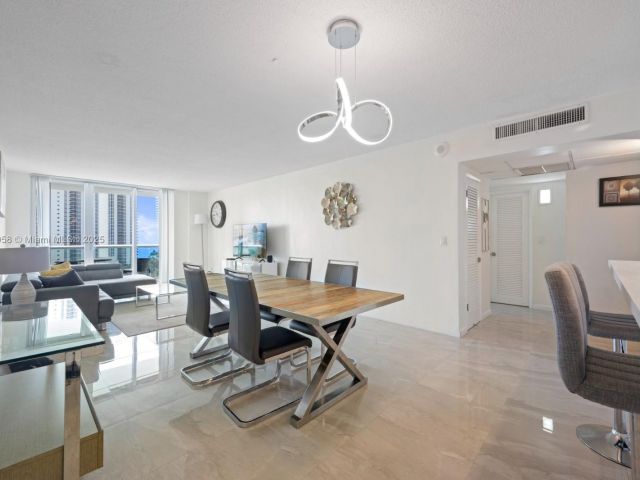 Apartment for rent  Unit #1425 - photo 6641131