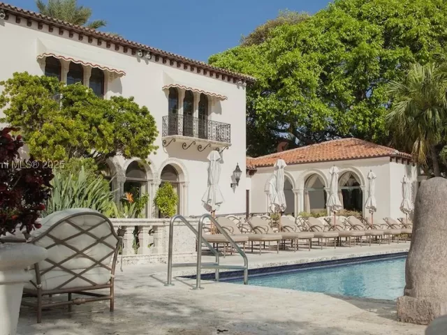 6-bedroom home for sale in Fisher Island - 1009 Fisher Island Drive - MondialRealty
