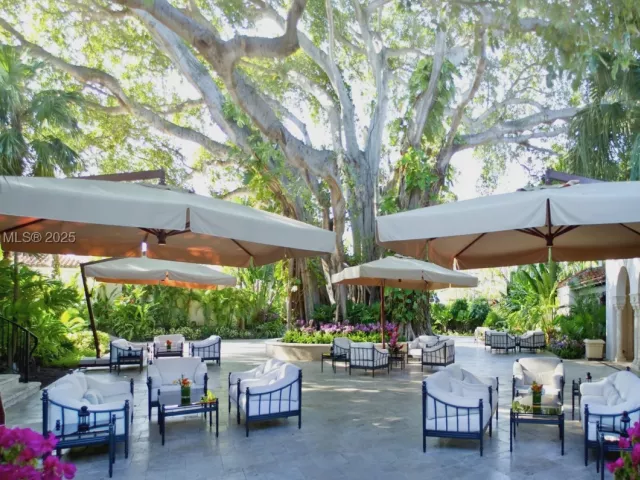 6-bedroom home for sale in Fisher Island - 1009 Fisher Island Drive - MondialRealty