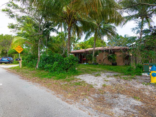 4-bedroom home for sale in Delray Beach - 1501 NE 3rd Avenue - MondialRealty