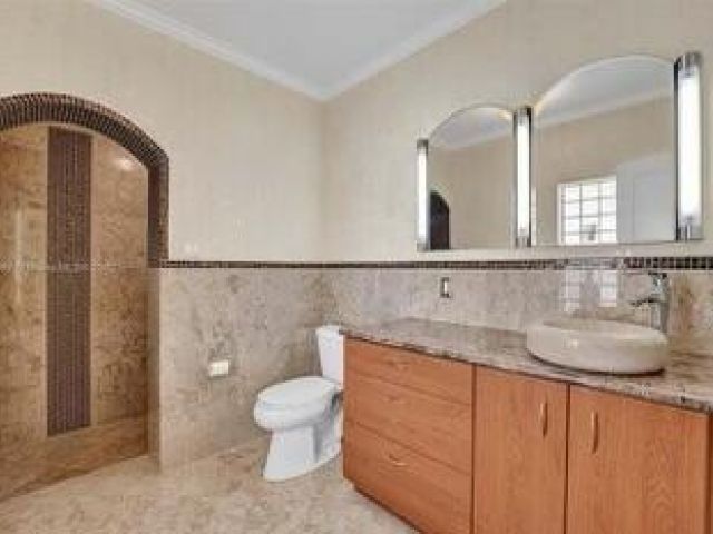 Home for rent at 1200 Hollywood Boulevard - photo 6644883