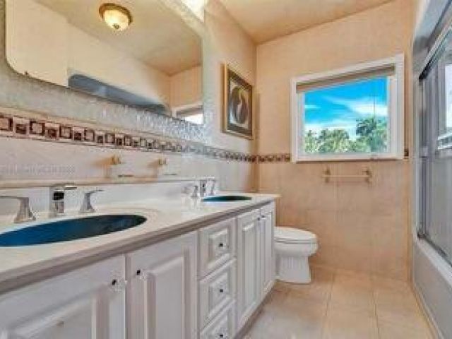 Home for rent at 1200 Hollywood Boulevard - photo 6644884