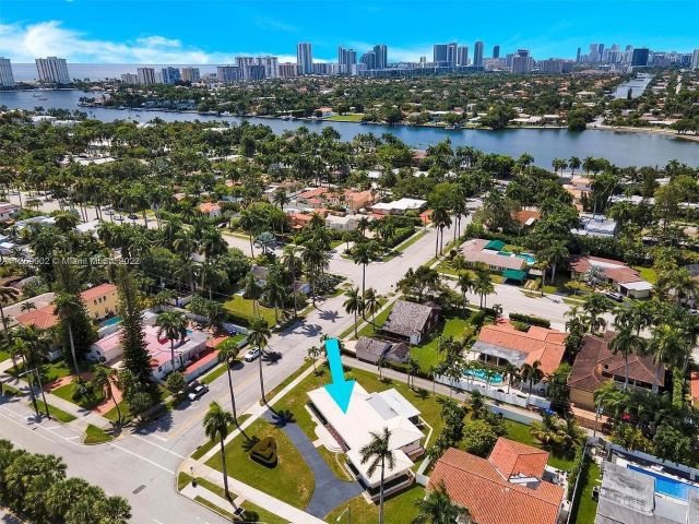 Home for rent at 1200 Hollywood Boulevard - photo 6644891