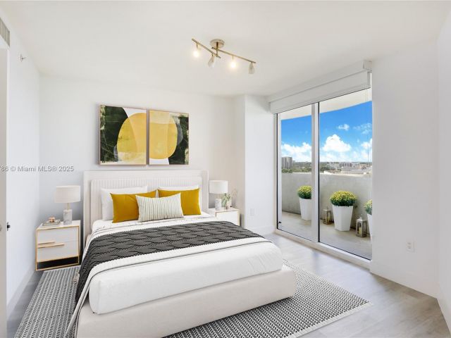 1-bedroom condo for sale in Aventura - 19501 W Country Club Dr 1111 - MondialRealty