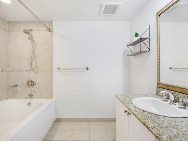 1-bedroom condo for sale in Aventura - 19501 W Country Club Dr 1111 - MondialRealty