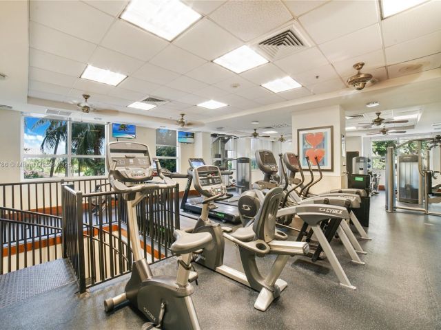 1-bedroom condo for sale in Aventura - 19501 W Country Club Dr 1111 - MondialRealty