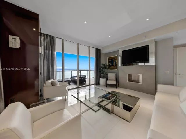 2-bedroom condo for sale in Bal Harbour - 9701 Collins Avenue 1204 South - MondialRealty