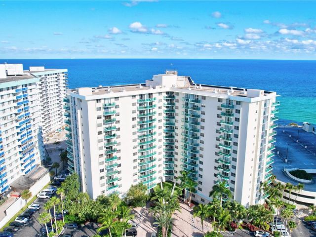 1-bedroom condo for rent in Hollywood - 3801 S Ocean Dr 6Z - MondialRealty