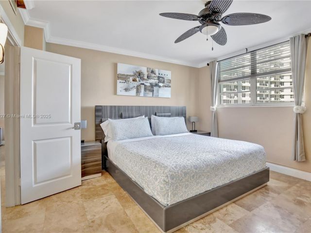 1-bedroom condo for rent in Hollywood - 3801 S Ocean Dr 6Z - MondialRealty