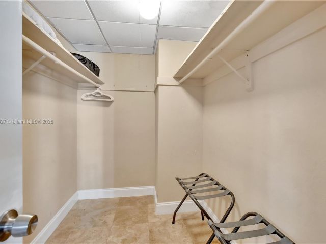 1-bedroom condo for rent in Hollywood - 3801 S Ocean Dr 6Z - MondialRealty