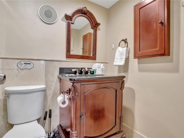 1-bedroom condo for rent in Hollywood - 3801 S Ocean Dr 6Z - MondialRealty