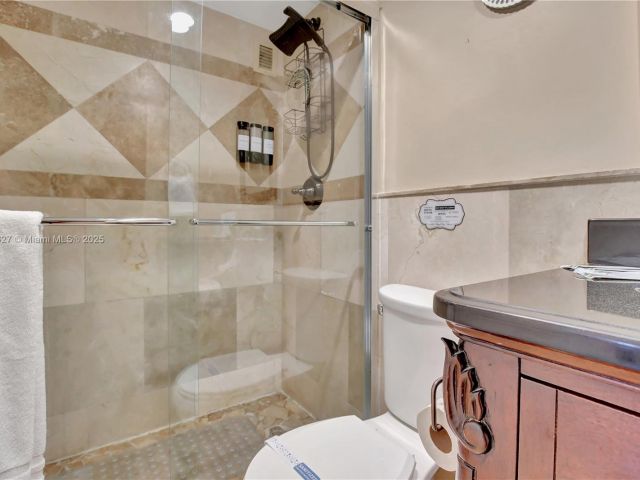 1-bedroom condo for rent in Hollywood - 3801 S Ocean Dr 6Z - MondialRealty