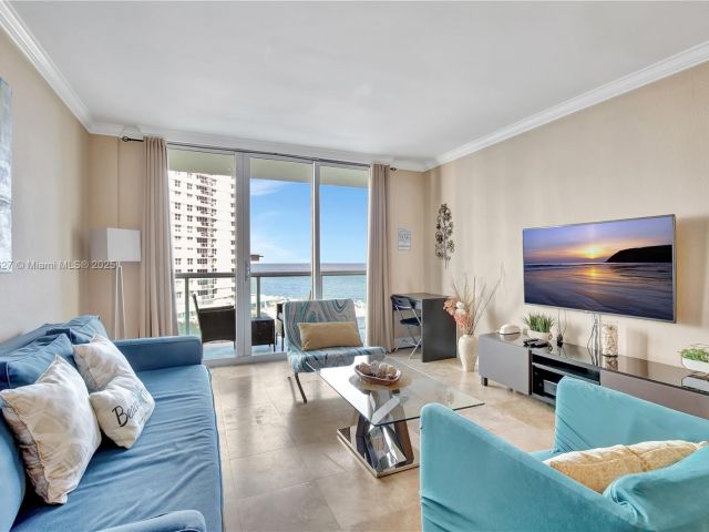 1-bedroom condo for rent in Hollywood - 3801 S Ocean Dr 6Z - MondialRealty