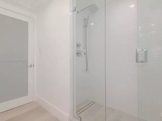 1-bedroom condo for rent in Miami Beach -  - MondialRealty