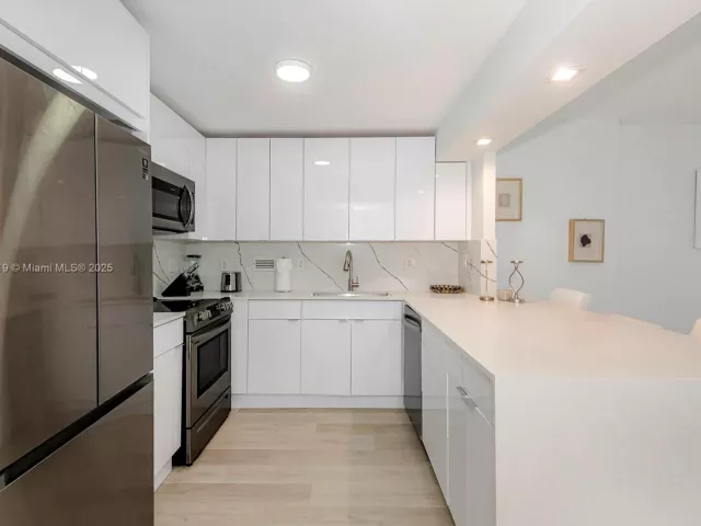 1-bedroom condo for rent in Miami Beach -  - MondialRealty