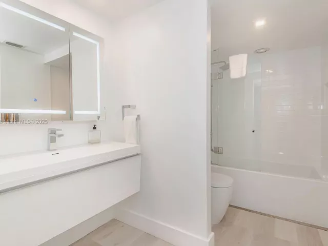 1-bedroom condo for rent in Miami Beach -  - MondialRealty