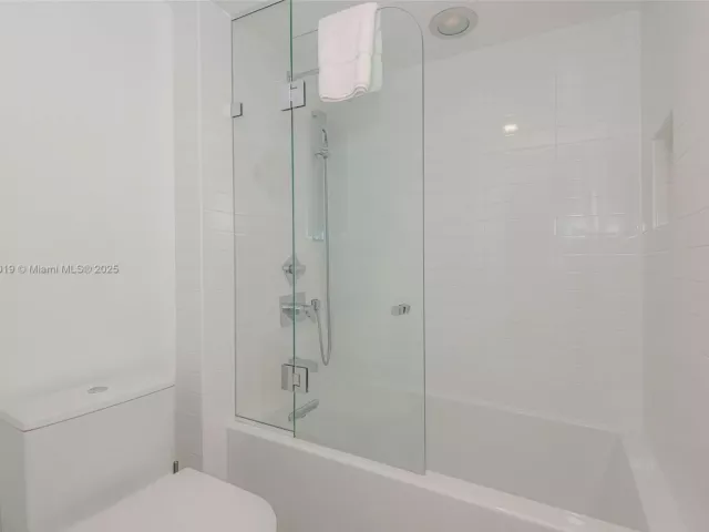 1-bedroom condo for rent in Miami Beach -  - MondialRealty
