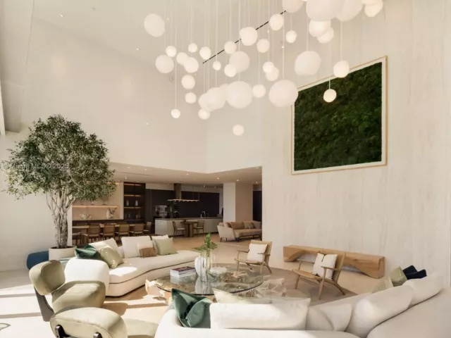 5-bedroom condo for sale in Sunny Isles Beach - 18501 Collins Ave 2301 - MondialRealty