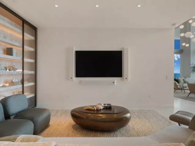 5-bedroom condo for sale in Sunny Isles Beach - 18501 Collins Ave 2301 - MondialRealty