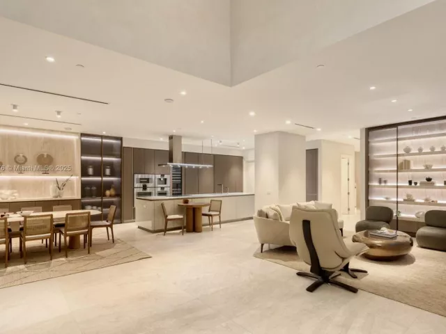 5-bedroom condo for sale in Sunny Isles Beach - 18501 Collins Ave 2301 - MondialRealty