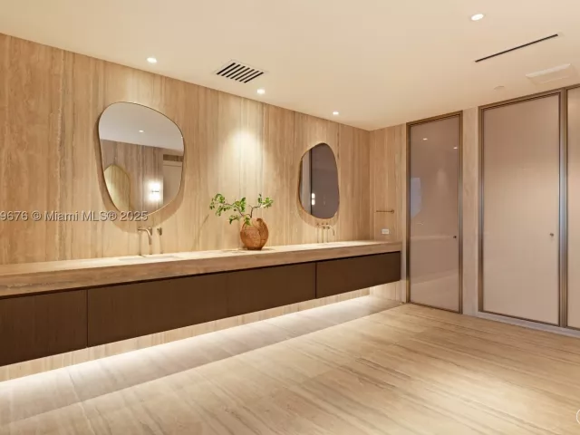 5-bedroom condo for sale in Sunny Isles Beach - 18501 Collins Ave 2301 - MondialRealty