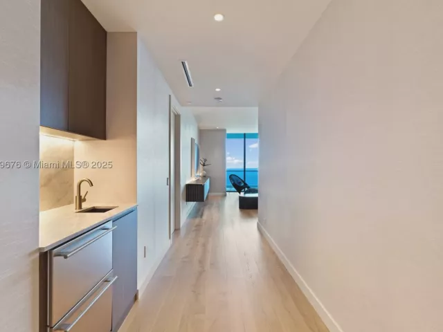5-bedroom condo for sale in Sunny Isles Beach - 18501 Collins Ave 2301 - MondialRealty
