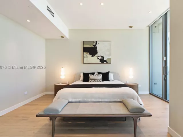 5-bedroom condo for sale in Sunny Isles Beach - 18501 Collins Ave 2301 - MondialRealty