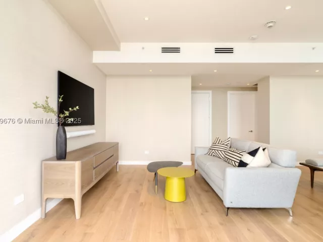 5-bedroom condo for sale in Sunny Isles Beach - 18501 Collins Ave 2301 - MondialRealty
