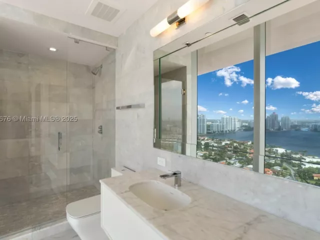 5-bedroom condo for sale in Sunny Isles Beach - 18501 Collins Ave 2301 - MondialRealty