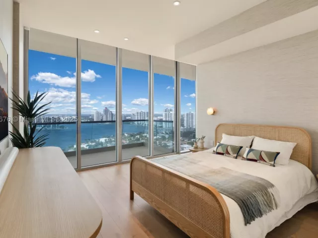 5-bedroom condo for sale in Sunny Isles Beach - 18501 Collins Ave 2301 - MondialRealty