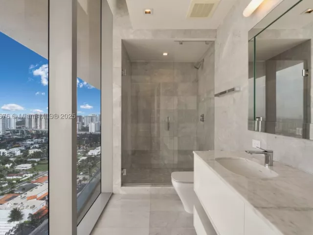 5-bedroom condo for sale in Sunny Isles Beach - 18501 Collins Ave 2301 - MondialRealty