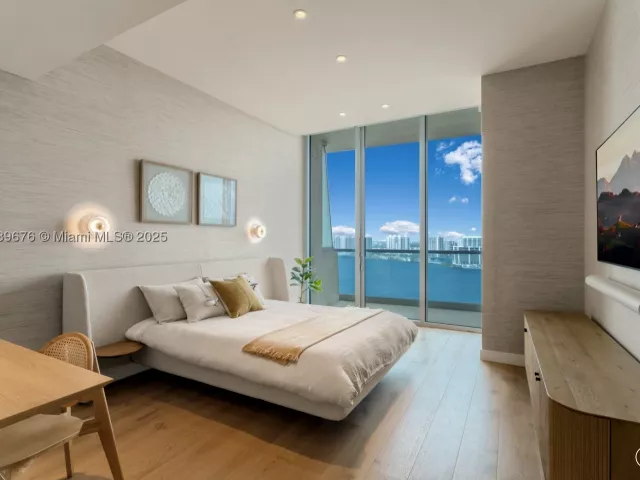 5-bedroom condo for sale in Sunny Isles Beach - 18501 Collins Ave 2301 - MondialRealty