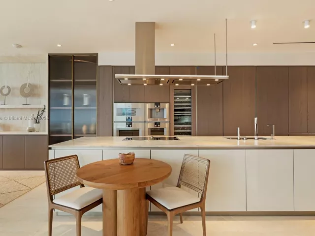 5-bedroom condo for sale in Sunny Isles Beach - 18501 Collins Ave 2301 - MondialRealty