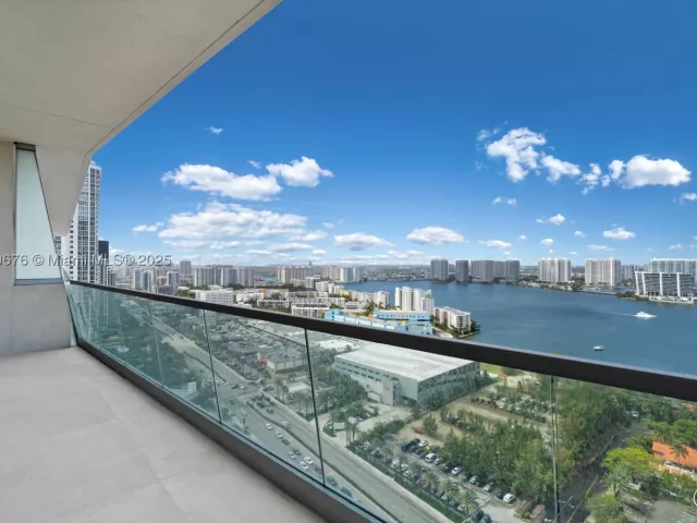 5-bedroom condo for sale in Sunny Isles Beach - 18501 Collins Ave 2301 - MondialRealty