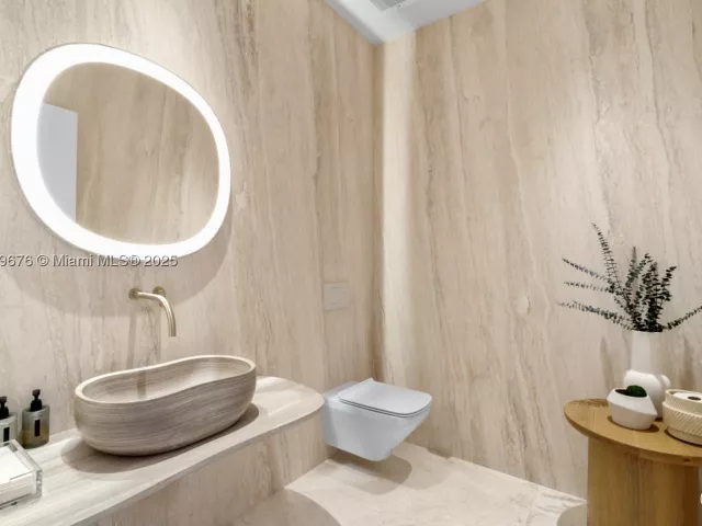 5-bedroom condo for sale in Sunny Isles Beach - 18501 Collins Ave 2301 - MondialRealty