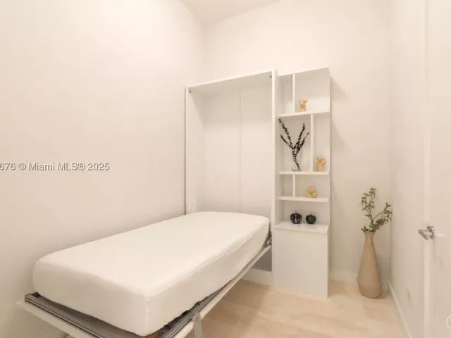 5-bedroom condo for sale in Sunny Isles Beach - 18501 Collins Ave 2301 - MondialRealty