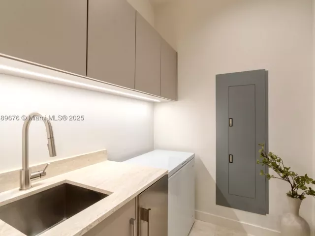 5-bedroom condo for sale in Sunny Isles Beach - 18501 Collins Ave 2301 - MondialRealty