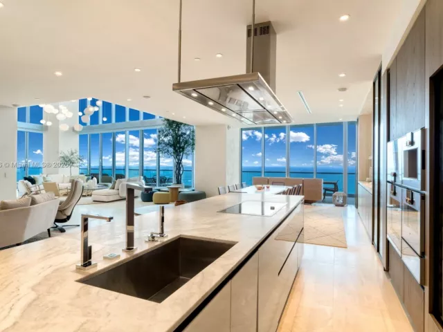 5-bedroom condo for sale in Sunny Isles Beach - 18501 Collins Ave 2301 - MondialRealty