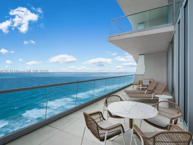 5-bedroom condo for sale in Sunny Isles Beach - 18501 Collins Ave 2301 - MondialRealty
