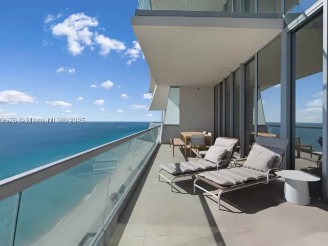 5-bedroom condo for sale in Sunny Isles Beach - 18501 Collins Ave 2301 - MondialRealty