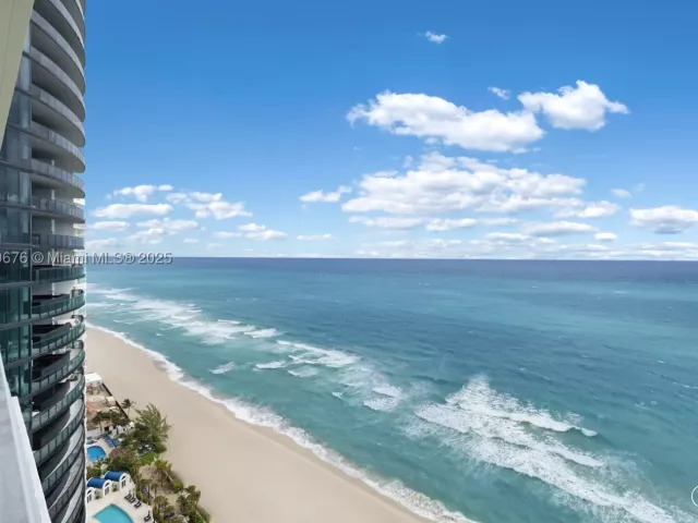 5-bedroom condo for sale in Sunny Isles Beach - 18501 Collins Ave 2301 - MondialRealty