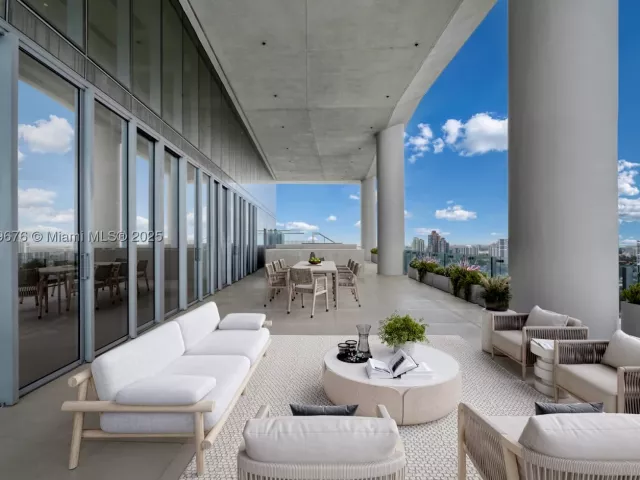 5-bedroom condo for sale in Sunny Isles Beach - 18501 Collins Ave 2301 - MondialRealty