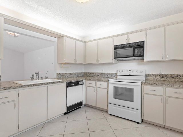 Home for rent at 23315 SW 54th Way B - photo 6643419