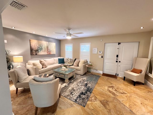 Home for sale at 902 S Swinton Avenue - photo 6657027