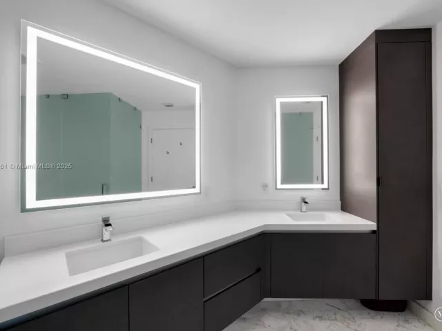 2-bedroom condo for sale in Miami - 851 NE 1st Ave 4403 - MondialRealty