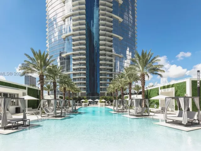 2-bedroom condo for sale in Miami - 851 NE 1st Ave 4403 - MondialRealty